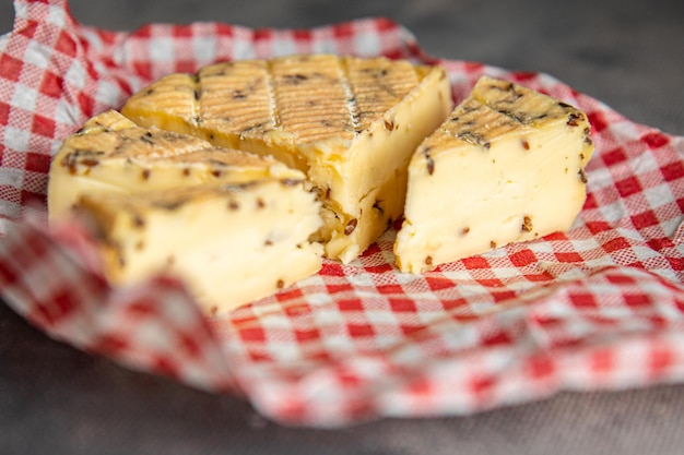 queijo munster sementes de cominho fresco refeição saudável comida lanche dieta na mesa cópia espaço comida