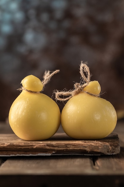 Queijo Scamorza. Queijo italiano tradicional feito com leite de ovelha ou de vaca.