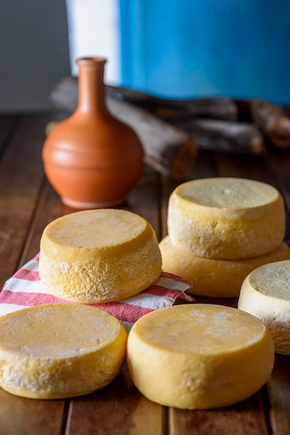 Queijos curados tradicionais da região do cariri nordeste do brasil