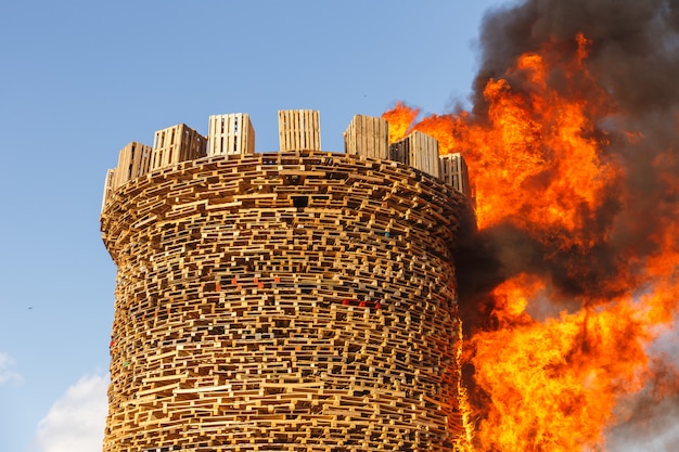 Queima da fortaleza da bastilha.