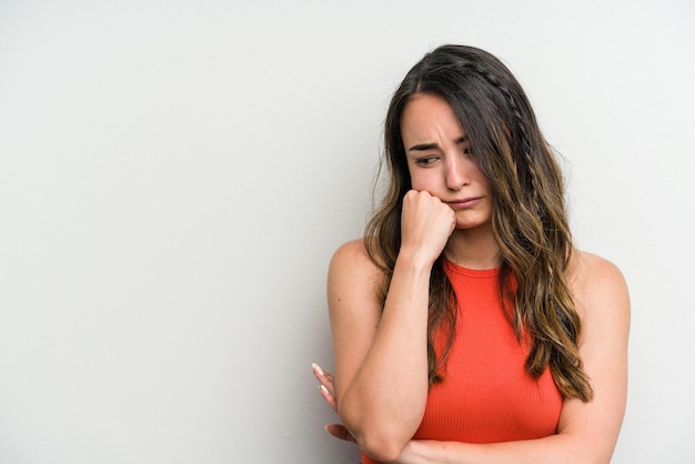 Quem se sente triste e pensativo olhando para o espaço da cópia