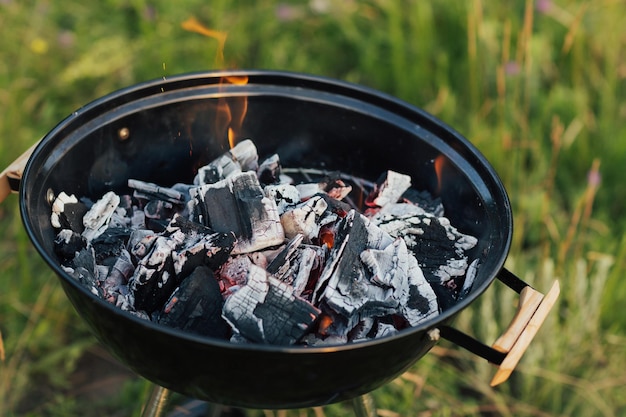 Quema de carbón en barbacoa