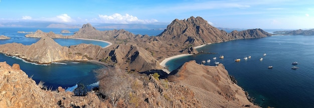 Querformat von der Spitze der Insel Padar in Labuan Bajo, Indonesien