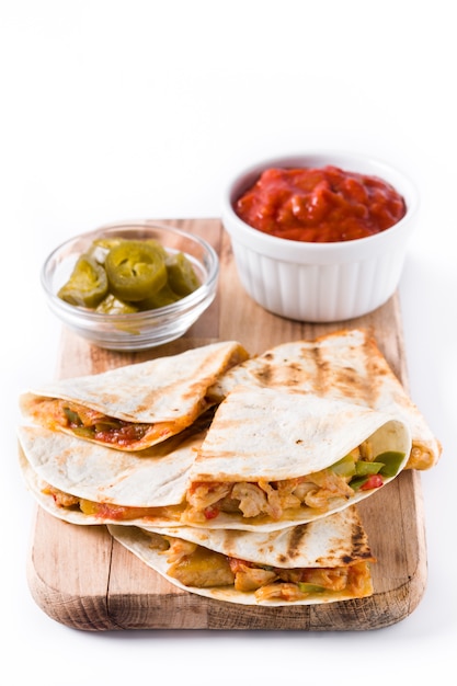 Quesadilla mexicana con pollo, queso y pimientos