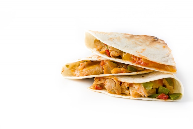 Quesadilla mexicana con pollo, queso y pimientos