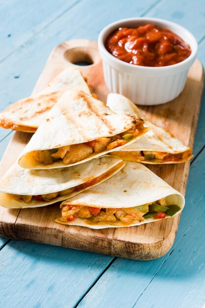 Quesadilla mexicana con pollo y queso