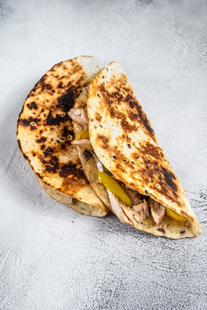 Quesadilla de pollo asado con queso