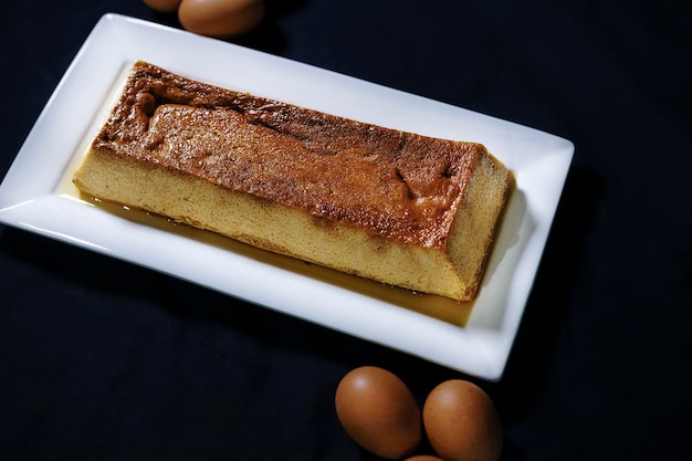 Quesillo flan postre hecho con huevos