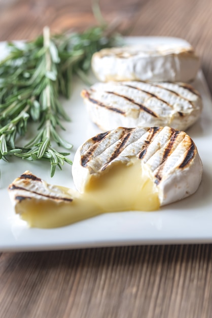 Queso Camembert a la plancha con romero fresco