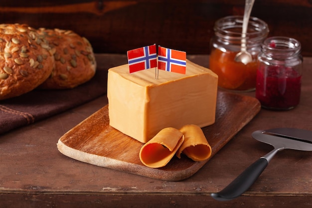 Queso moreno tradicional brunost noruego