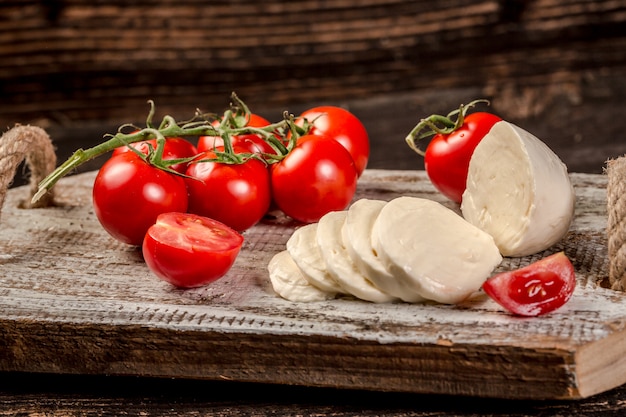 Queso mozzarella y tomates