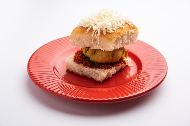 Queso Vada pav o queso rallado Wada Pao, bocadillos populares de Bombay