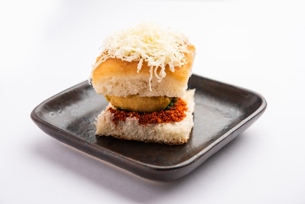 Queso Vada pav o queso rallado Wada Pao, bocadillos populares de Bombay