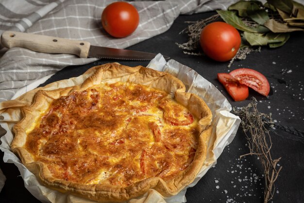 Quiche de atún con tomate