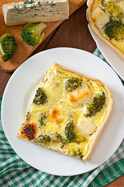 Quiche con brócoli y queso feta