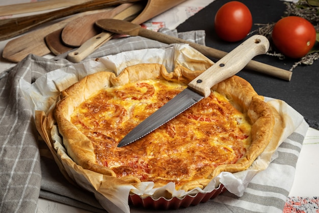 Foto quiche de atum com tomate