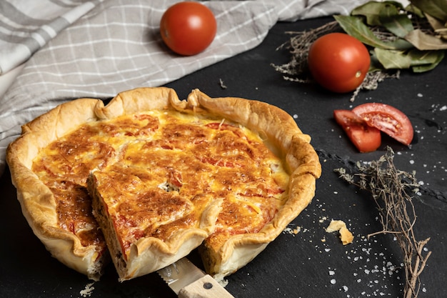 Quiche de atum com tomate