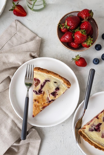 Quiche francés con fresas Tarta tradicional francesa Tarta abierta de frutos del bosque Frutos del bosque de temporada