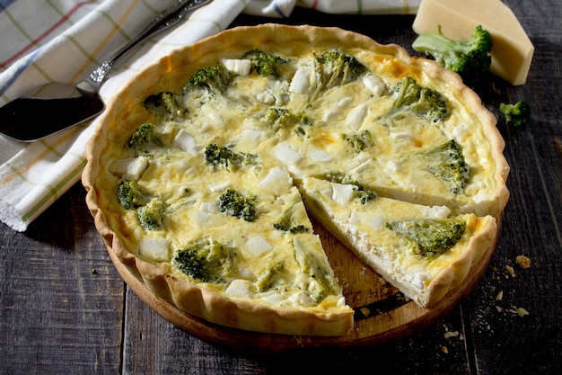 Quiche Lauren mit Brokkoli und Käse