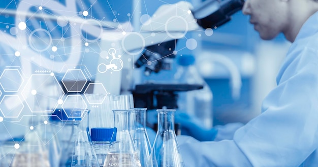 Los químicos mezclaron productos químicos para encontrar fármacos antirretrovirales en el laboratorio El experimento para detectar el virus se encontró en la sangre Los desarrolladores de medicamentos y vacunas potenciales