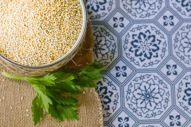 Foto quinoa alimentos saudáveis e naturais. livre de glúten.