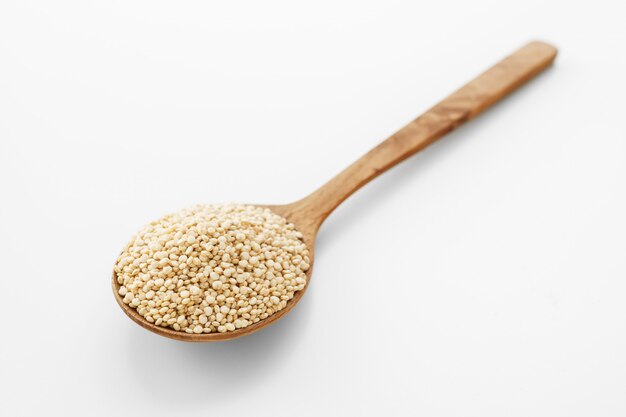 Quinoa em colher de pau