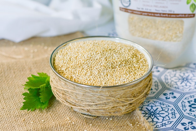 Quinoa gesund und Naturkost. Gluten-frei.