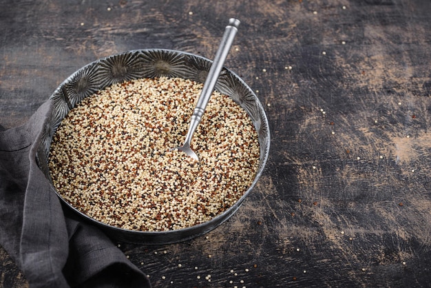 Quinoa vermelha branca e marrom