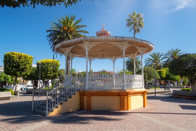 Quiosco tradicional mexicano en la plaza del jardín de Doctor Mora Guanajuato