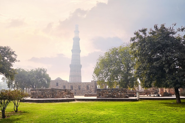 Qutub Minar Tower em Nova Deli Índia