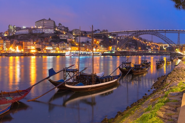 Rabelo barcos en el río Duero, Porto, Portugal.