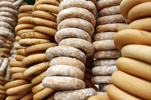 Racimos con bagels clásicos, de amapola y glaseados