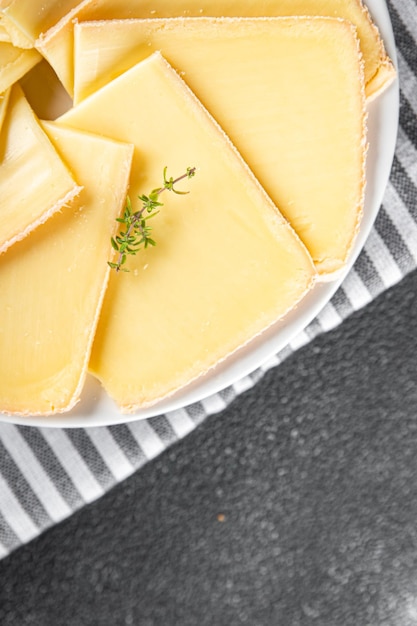 Foto raclette-käse lecker zu essen köstliche traditionelle mahlzeit kochen vorspeise mahlzeit speise snack