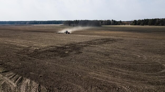 Ractor Pflügen Feld Luftaufnahmen