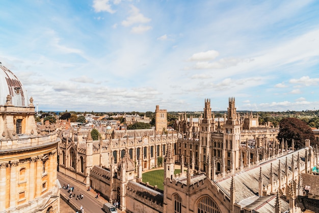 Radcliffe Camera y All Souls College en la universidad de Oxford. Oxford, Reino Unido