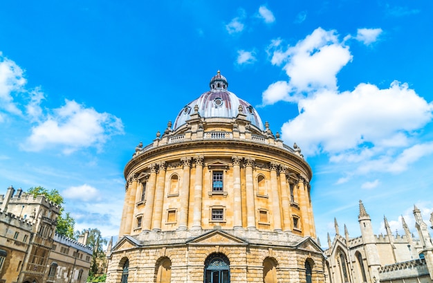 Radcliffe Camera e All Souls College da Universidade de Oxford. Oxford, Reino Unido