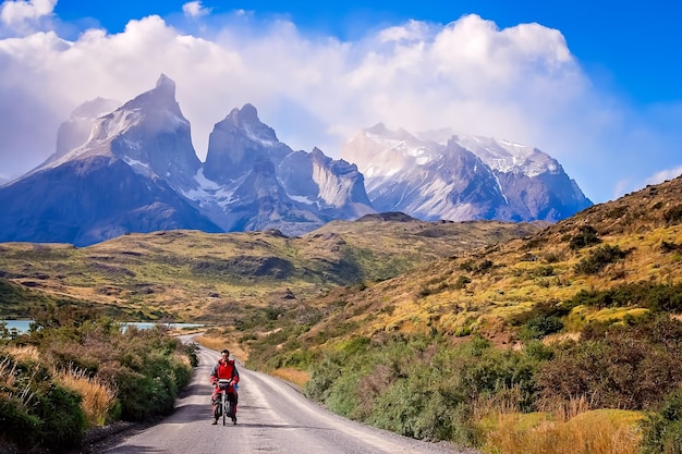 Radfahren vor Cuernos del Paine