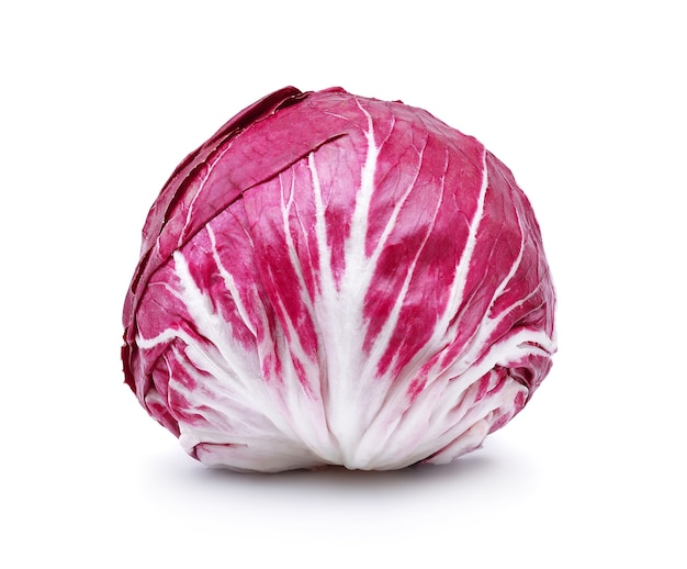 Radicchio, roter Salat isoliert auf weiss