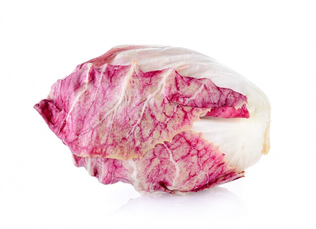 Radicchio, roter Salat lokalisiert auf weißem Hintergrund