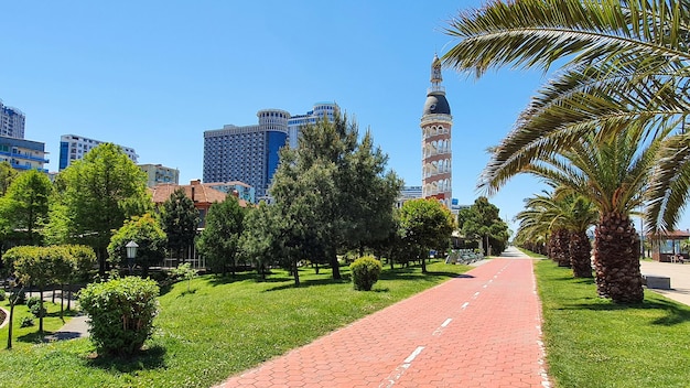 Radweg entlang der Uferpromenade