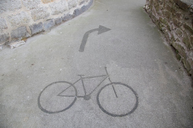 Radweg-Symbol auf der Straße