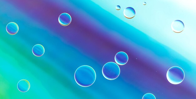 Una ráfaga de colores caprichosa y enérgica que crea una experiencia visual cautivadora y abstracta