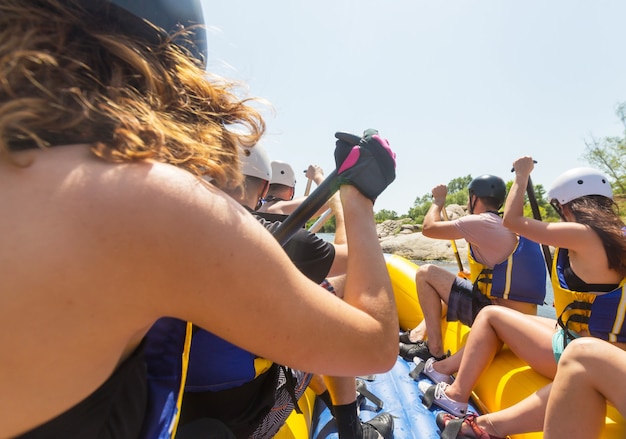 Foto rafting-team, sommer extremer wassersport