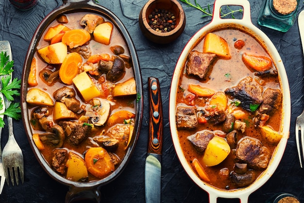 Ragu com carne e cogumelos