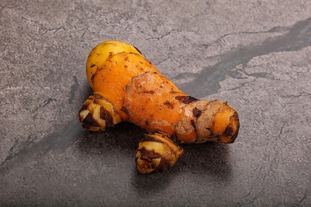 Foto raiz de cúrcuma fresca para cozinha