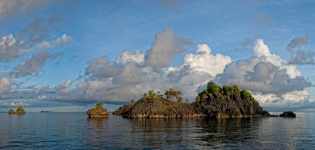 Raja Ampat Papúa enorme paisaje panorámico