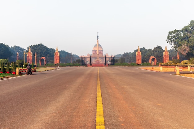 Rajpath boulevard e rasthrapati bhavan, new delhi, índia.