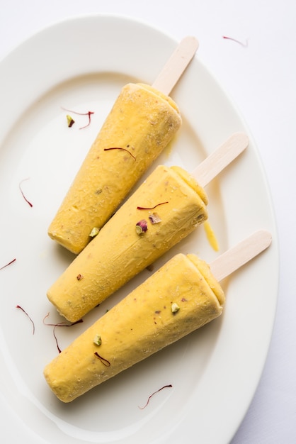 Rajwari o rajwadi sweet kesar badam pista kulfi o helado de caramelo