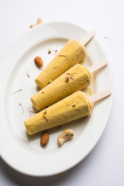 Rajwari o rajwadi sweet kesar badam pista kulfi o helado de caramelo