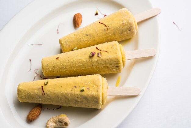 Rajwari o rajwadi sweet kesar badam pista kulfi o helado de caramelo